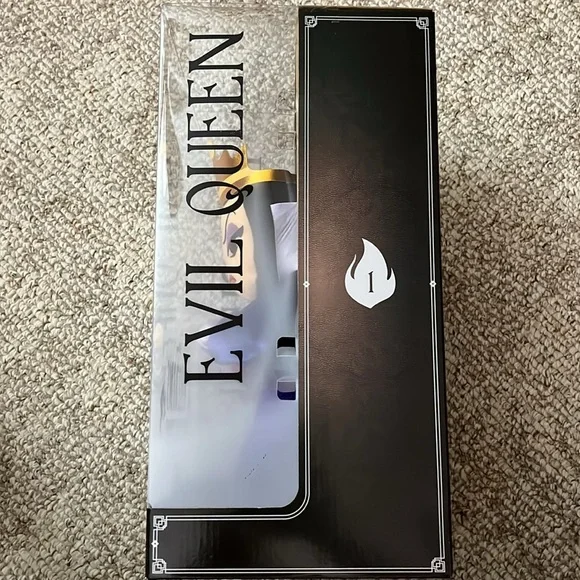 Disney Villains Evil Queen Plush with Gold Crown - Picture 3 of 5